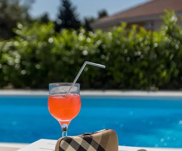 Katess With Heated Pool * スプリト