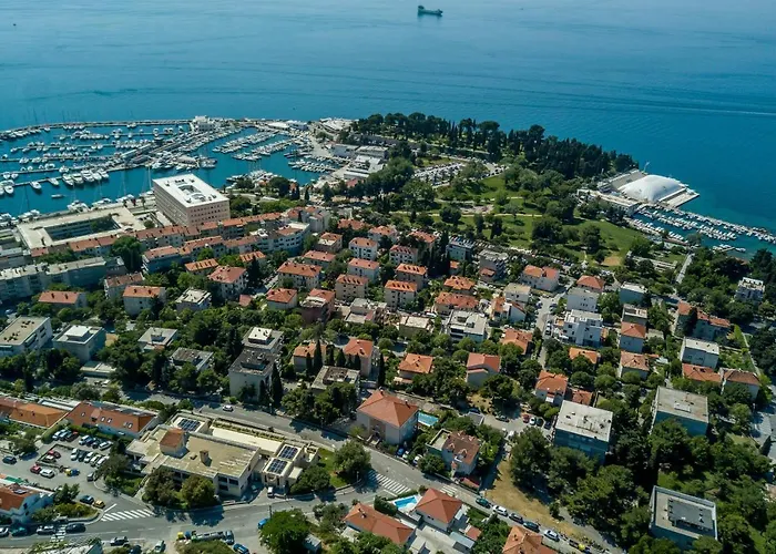 ヴィラ Katess With Heated Pool スプリト