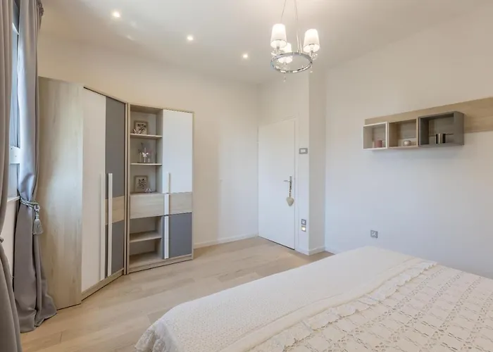 Katess With Heated Pool *