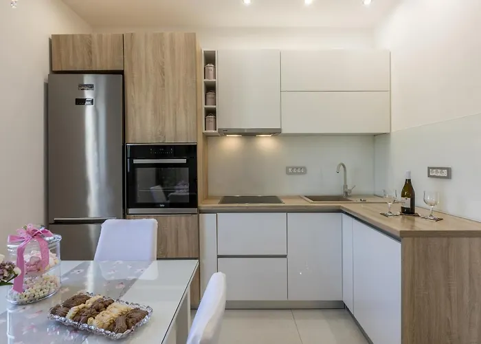 Katess With Heated Pool スプリト