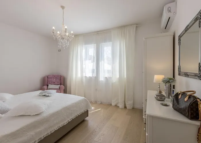 ヴィラ Katess With Heated Pool *