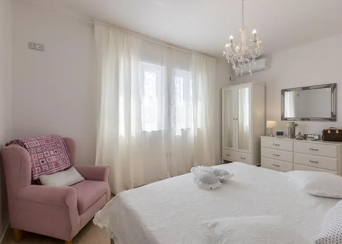 Katess With Heated Pool ヴィラ