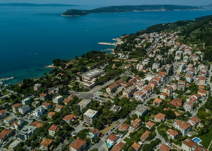 Katess With Heated Pool *