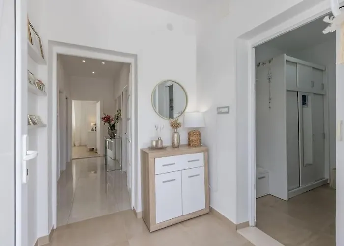 Katess With Heated Pool