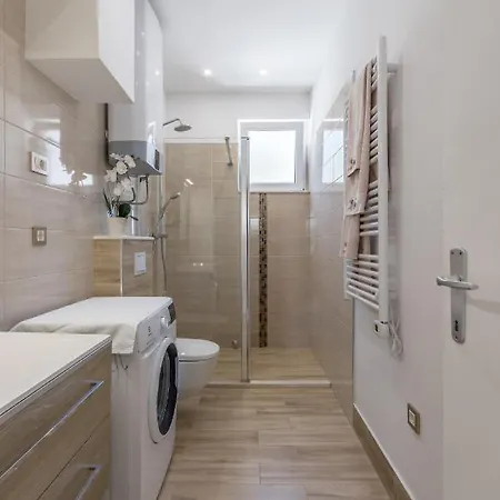 Katess With Heated Pool