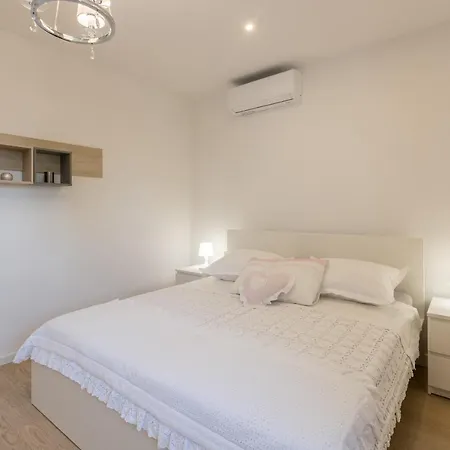 Katess With Heated Pool Вилла