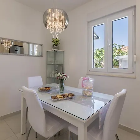 Katess With Heated Pool