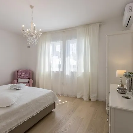 Вилла Katess With Heated Pool *