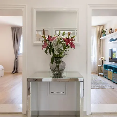 Вилла Katess With Heated Pool Сплит