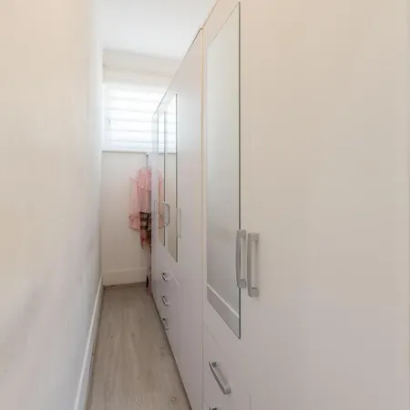 Katess With Heated Pool Вилла *