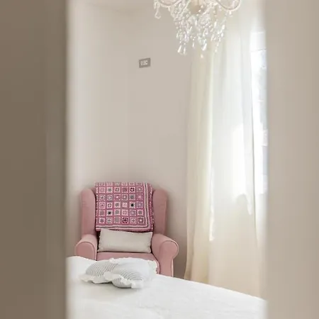 Katess With Heated Pool Вилла Сплит