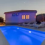Вилла Katess With Heated Pool Сплит