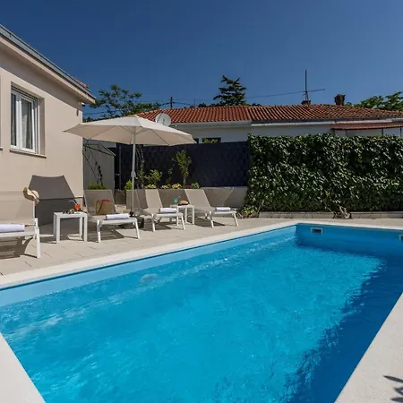 Katess With Heated Pool Villa *