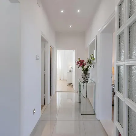 Villa Katess With Heated Pool *