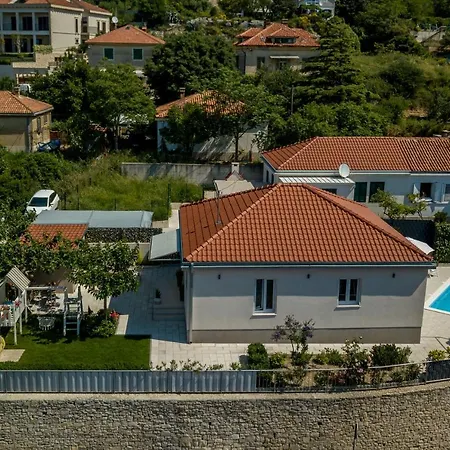 Villa Katess With Heated Pool *