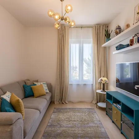 Katess With Heated Pool