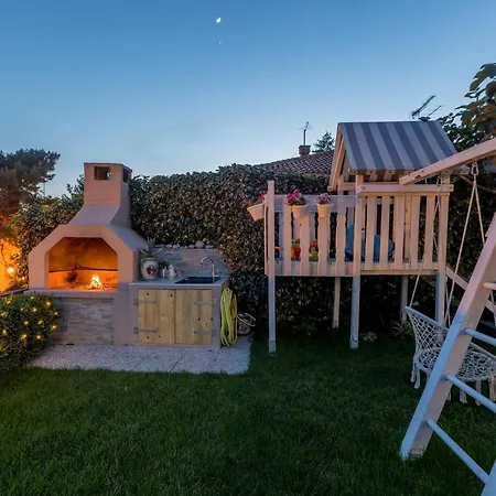 Katess With Heated Pool *