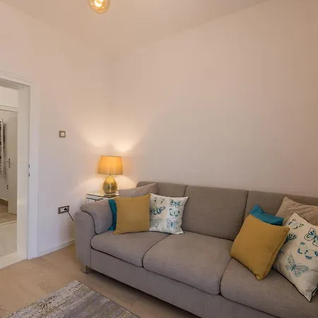 Katess With Heated Pool Split