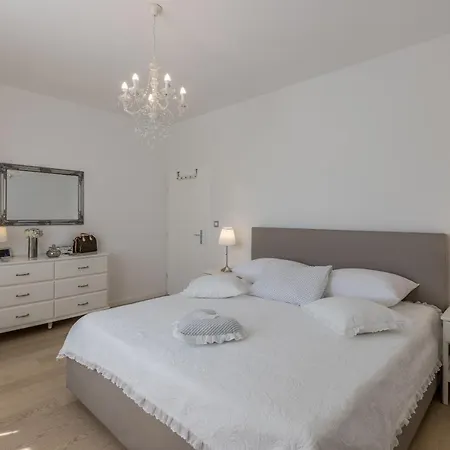 Katess With Heated Pool Villa *