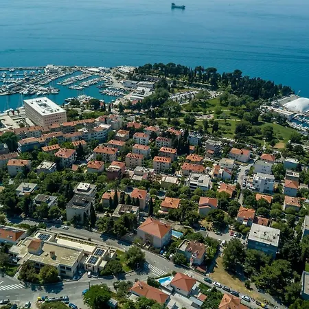 Villa Katess With Heated Pool Split