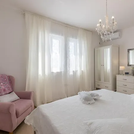 Katess With Heated Pool Villa