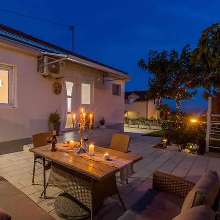 Katess With Heated Pool *