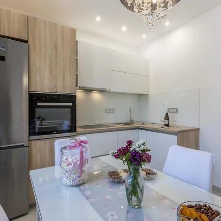 Katess With Heated Pool